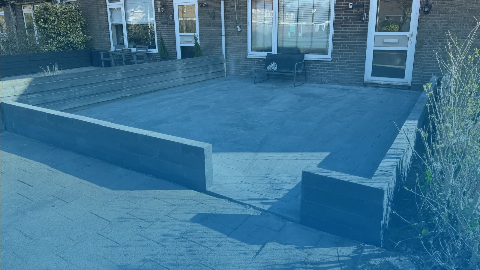 Betonnen tuinmuur geplaatst in Beverwijk