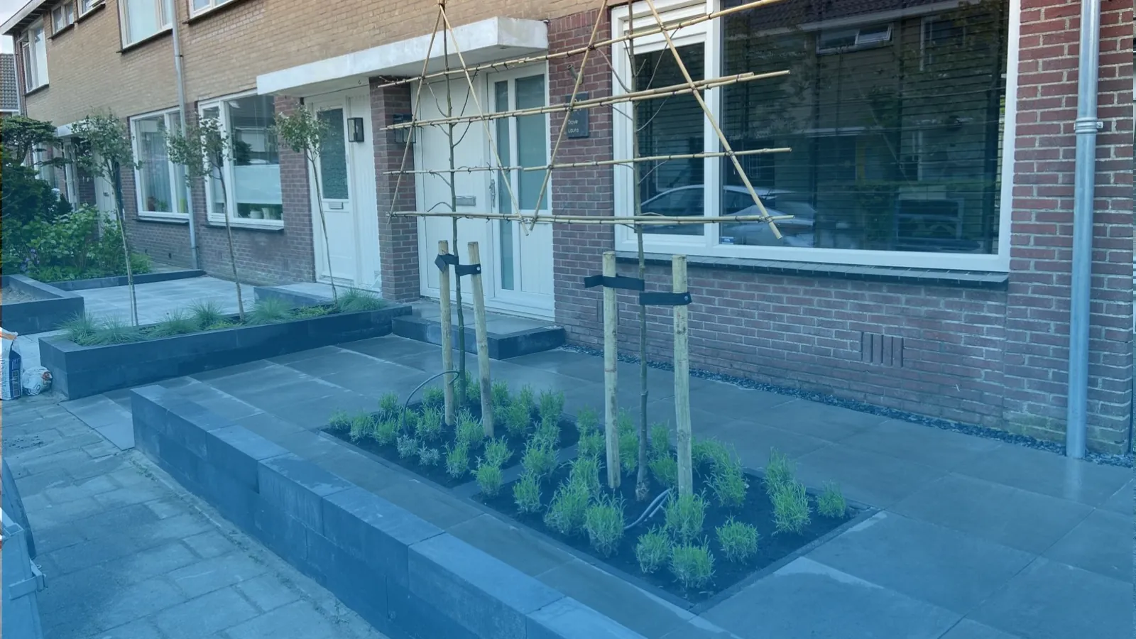 Terras, schutting en afwatering